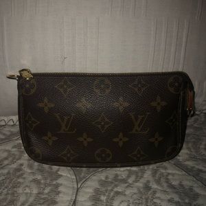 Louis Vuitton mini pouchette